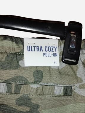 NWT Vanilla Star Ultra Cozy Camo Pants - Size XS